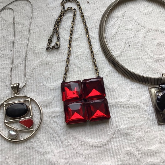 three pieces of pendant necklaces - Picture 12 of 12